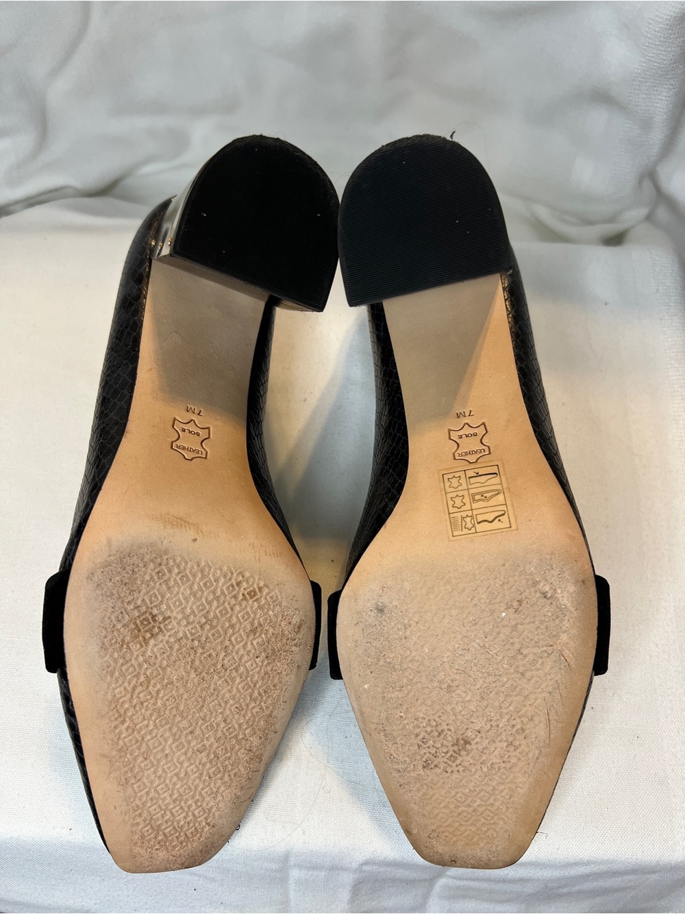 EC Tory Burch Jessa Pumps. Snake Print, Velvet, Leather. Gold Accents. Women’s 7 - Picture 4 of 7